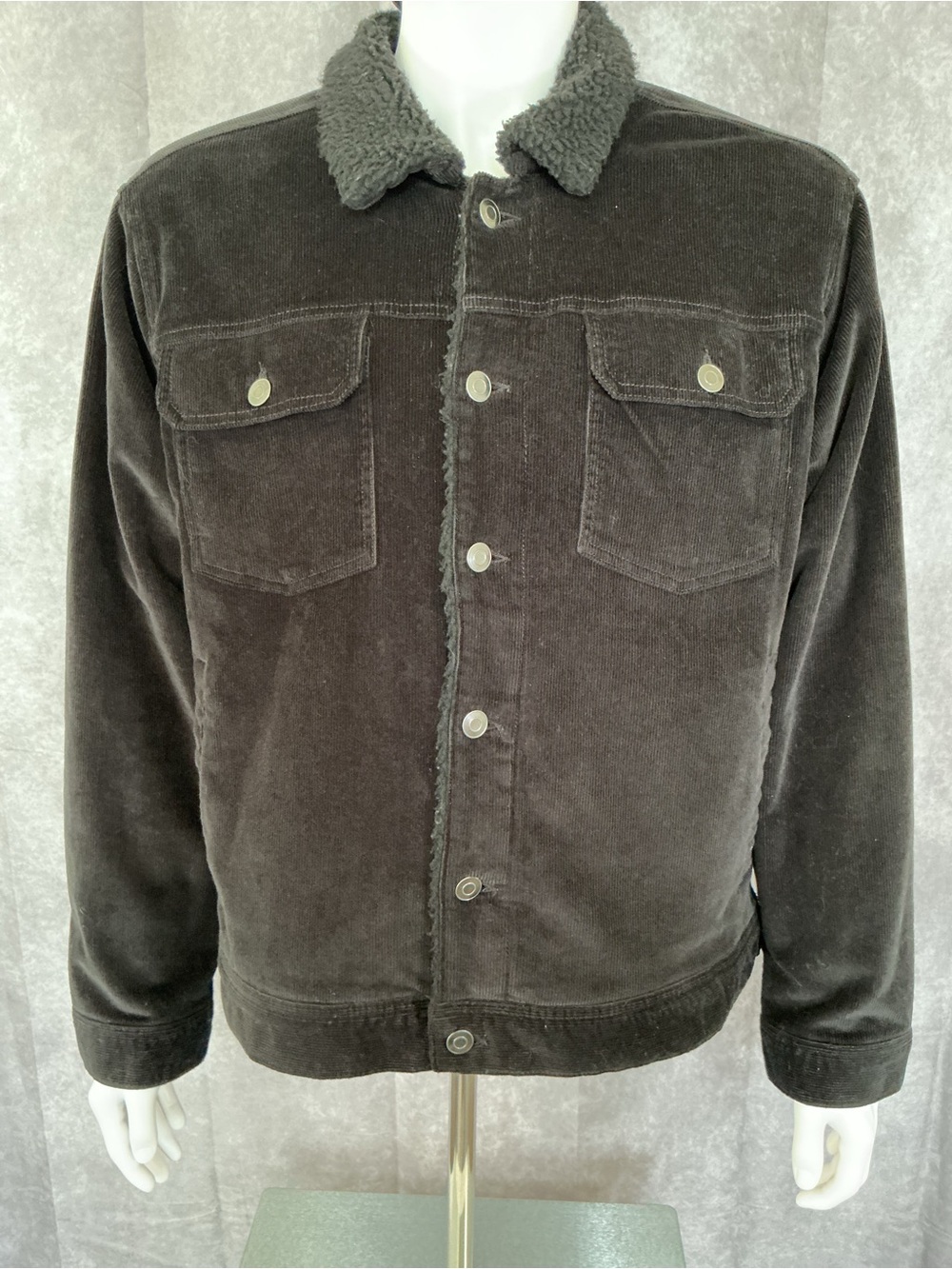Men's Sherpa-Lined Corduroy Trucker Jacket - Black